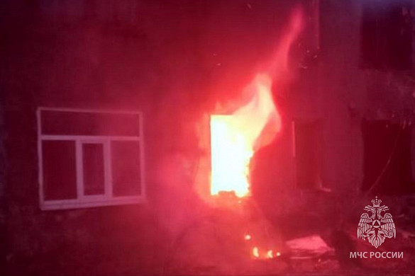 В Комсомольске подожгли два нежилых дома